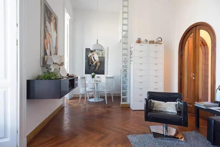 Vesuvius Suite - Elegante Appartamento In Centro Neapel Exterior foto
