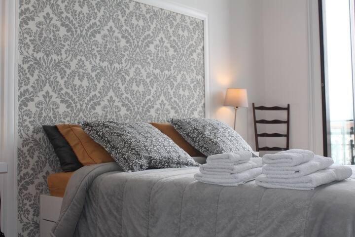 Vesuvius Suite - Elegante Appartamento In Centro Neapel Exterior foto