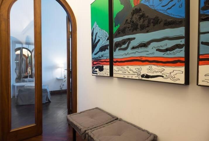 Vesuvius Suite - Elegante Appartamento In Centro Neapel Exterior foto