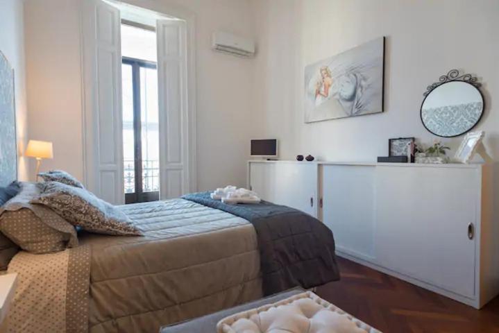 Vesuvius Suite - Elegante Appartamento In Centro Neapel Exterior foto
