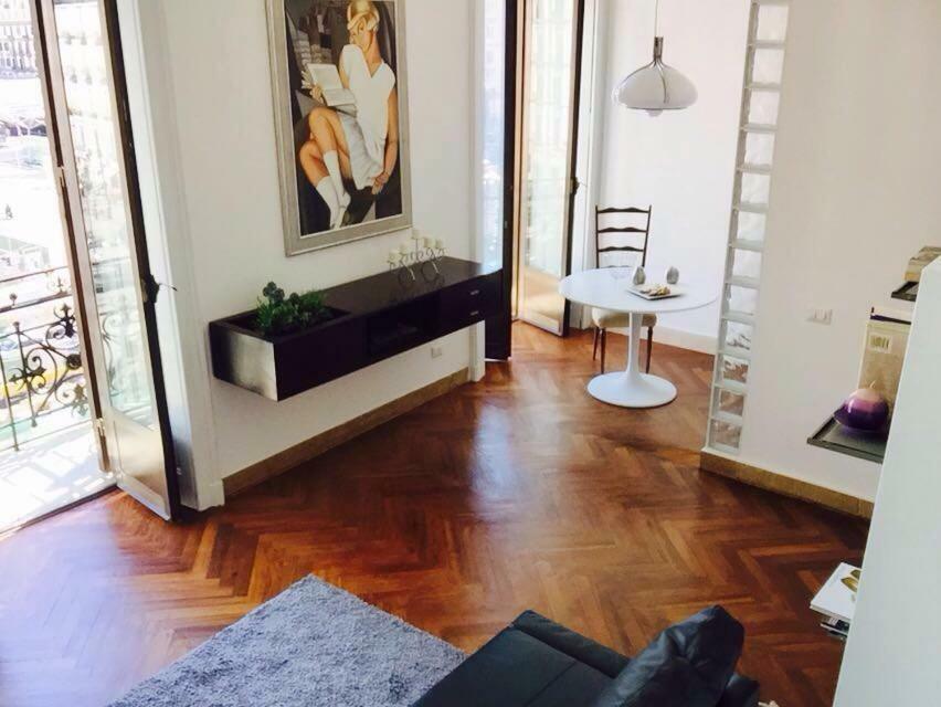 Vesuvius Suite - Elegante Appartamento In Centro Neapel Exterior foto